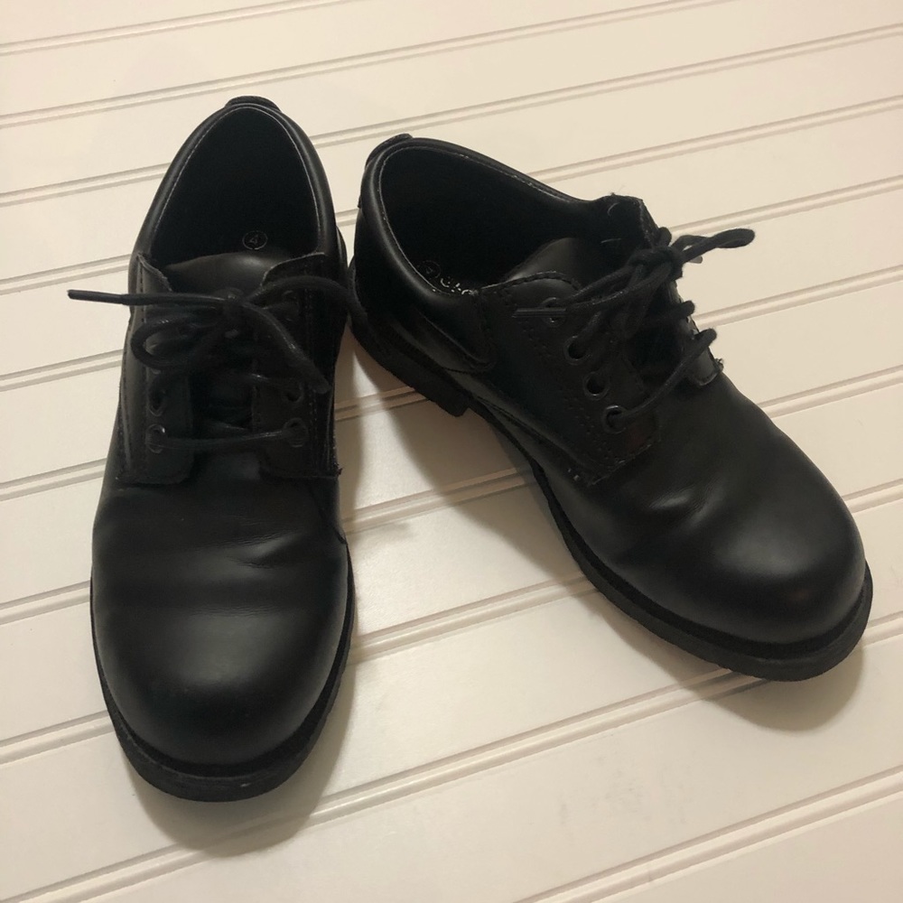 EUC Boys George Dress Shoes Size 4 Black